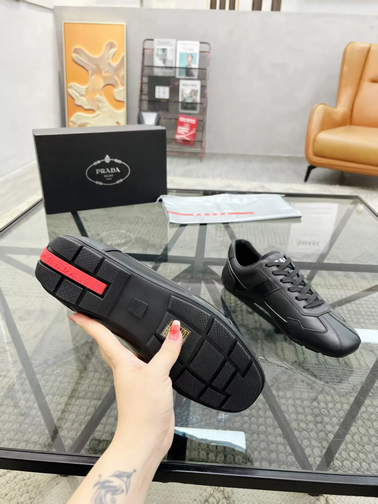 Factory P440💰Prada new men's genuine leather sports shoes, the highest version on the market, any comparison is welcome🆚! The original leather has excellent texture and is super high-end! Fetal sheep net lining imported from Italy, removable pad! Luxurious materials and fine workmanship, highly recommended! Code number: 38--45